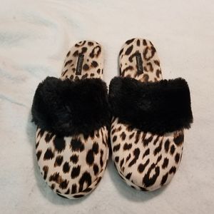 Victoria's Secret Cougar Print Slippers Size L